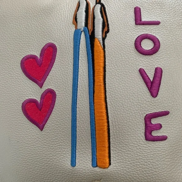 Elegant Cream Shoulder Bag with Embroidered Design - Picture 2 of 11